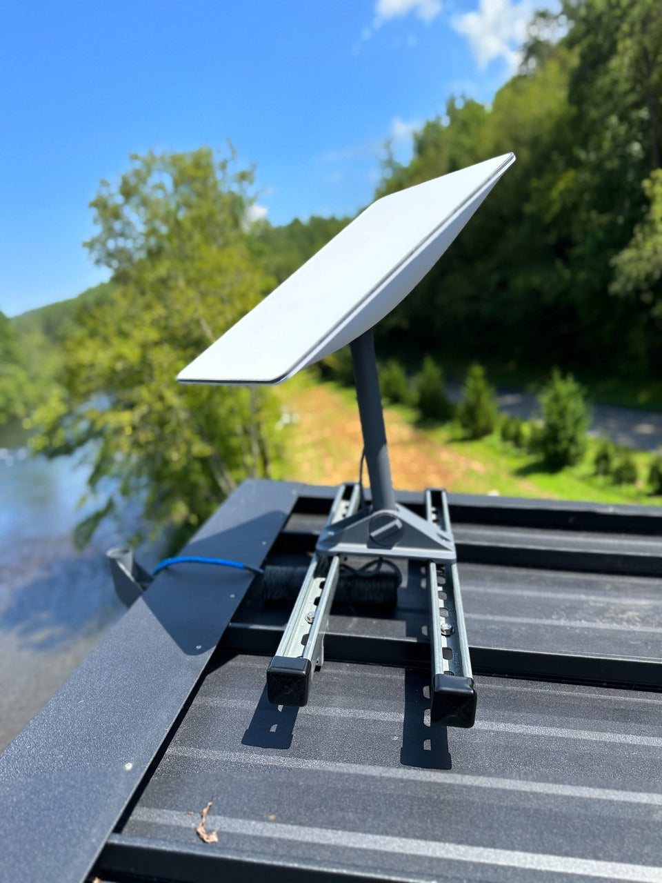 SataMount Support Universel pour Toit à Joint Debout – Fixation Non-Pénétrante Compatible Starlink (Canada)