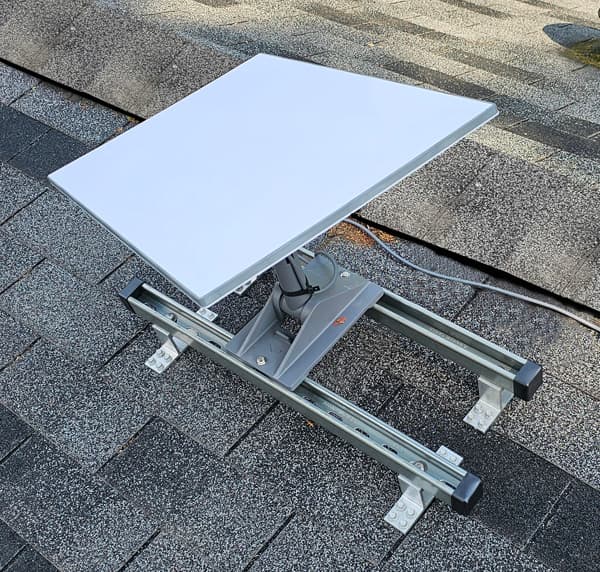 Support de satellite SataMount MRM pour toitures métalliques à visser – Compatible Starlink (Canada)